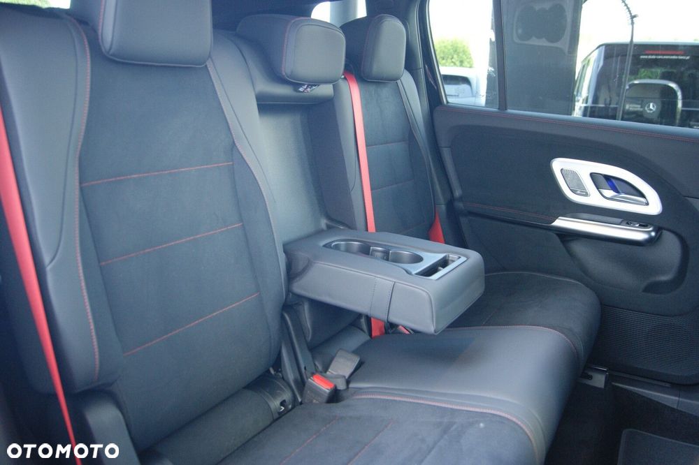 Mercedes-Benz GLB - 10