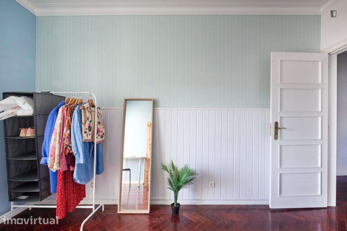 Quarto - localizado em Intendente Lisbon - Grande imagem: 5/32