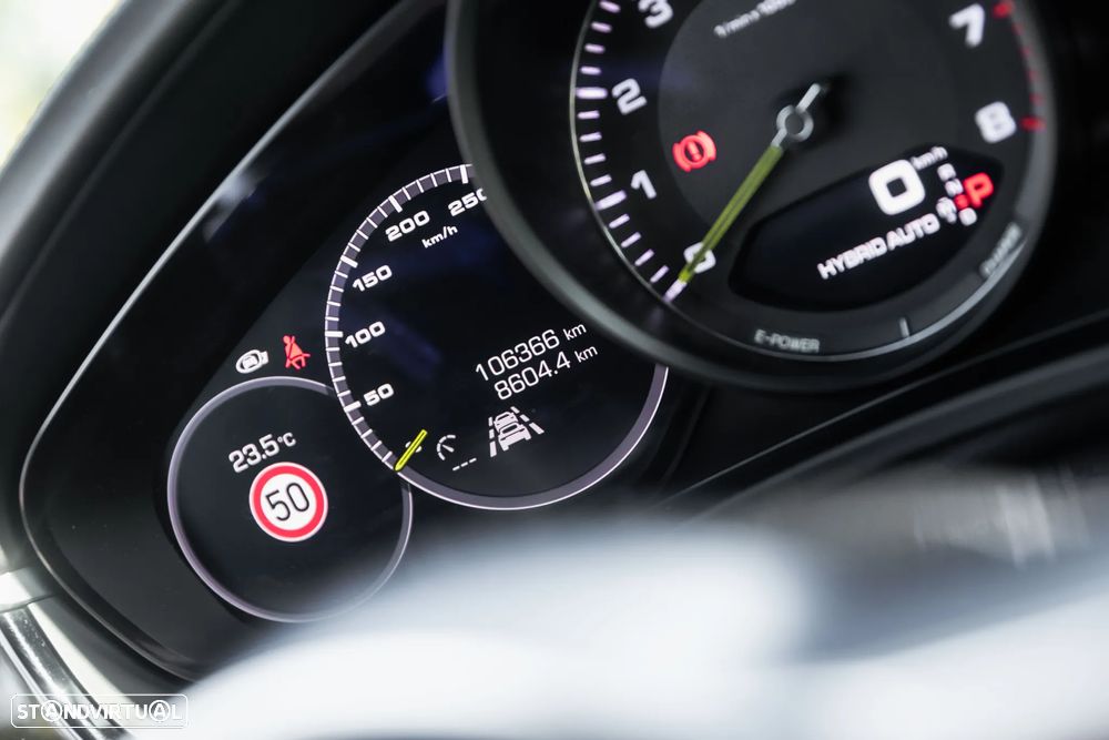 Porsche Panamera Sport Turismo 4 E-Hybrid - 17