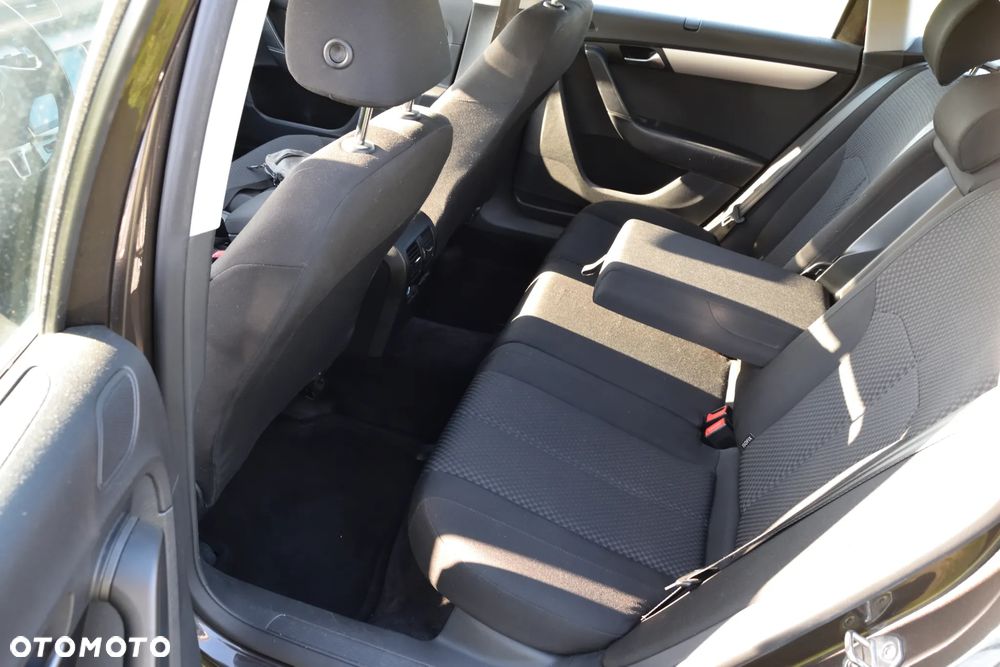 Volkswagen Passat 1.6 TDI Trendline - 6