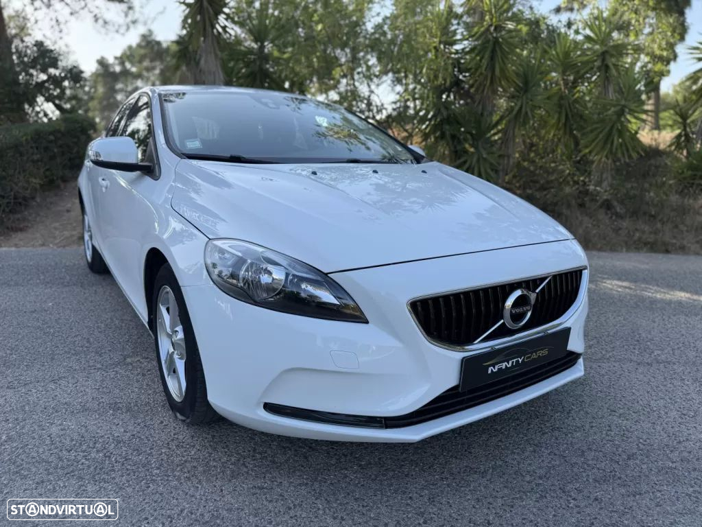 Volvo V40 2.0 D2 Momentum - 3