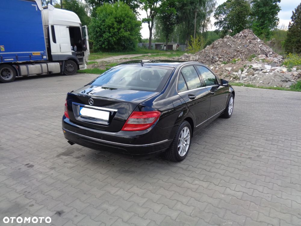 Mercedes-Benz Klasa C 180 BlueEFFICIENCY Avantgarde - 4