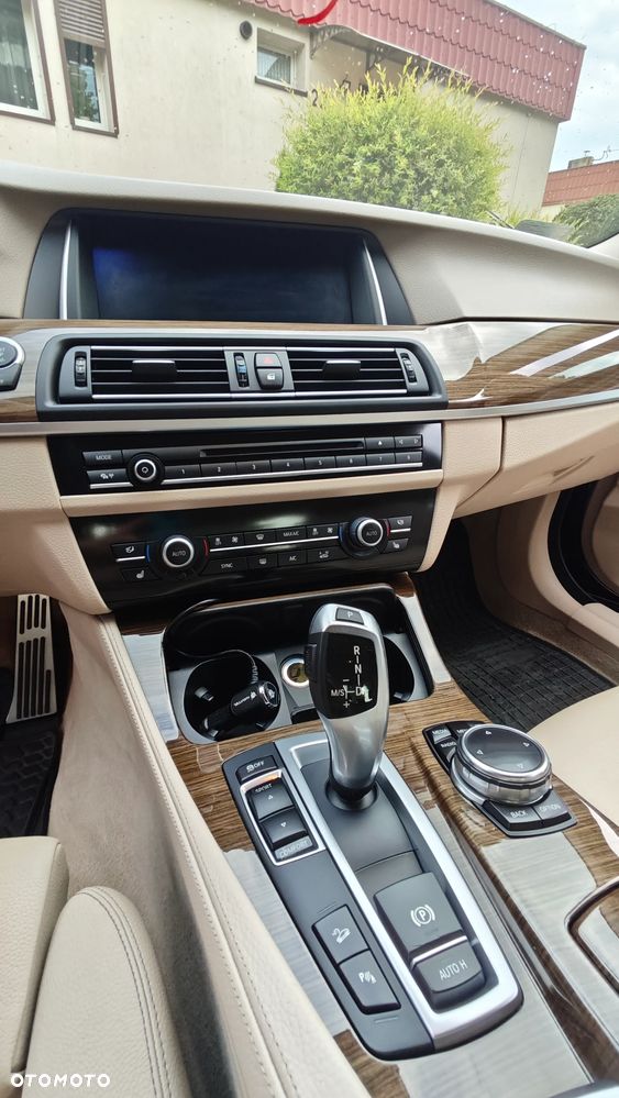 BMW Seria 5 525d xDrive Modern Line - 13