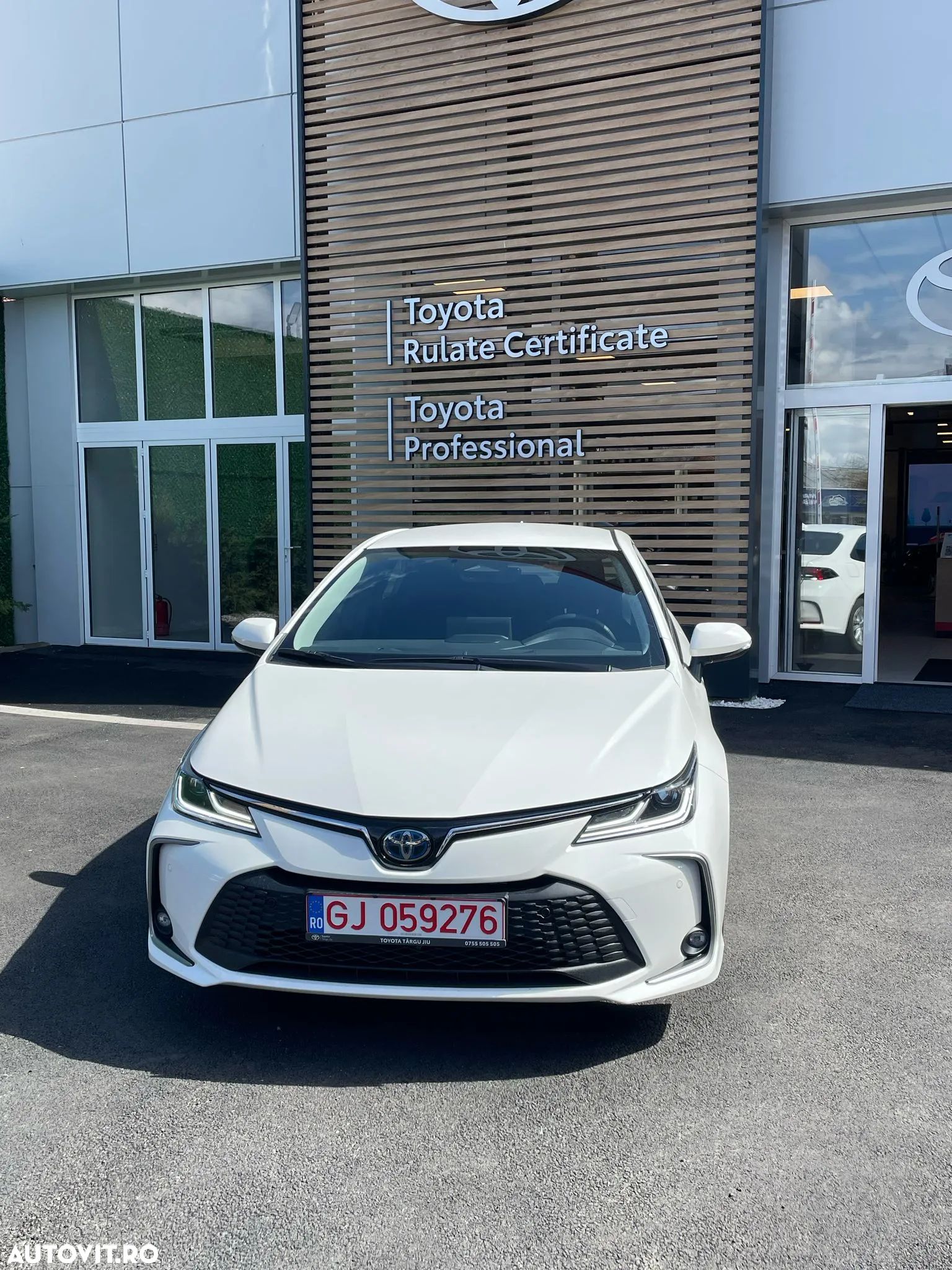 Toyota Corolla Sedan 1.8 HEV Business - 1