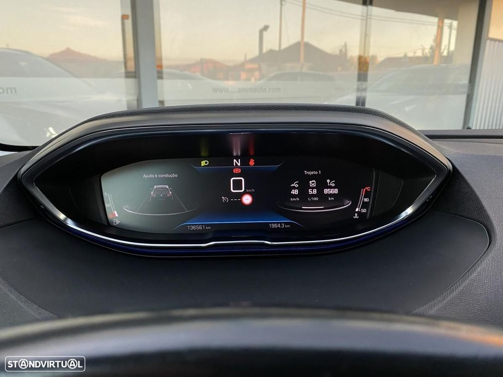 Peugeot 5008 1.5 BlueHDi Allure EAT8 - 28