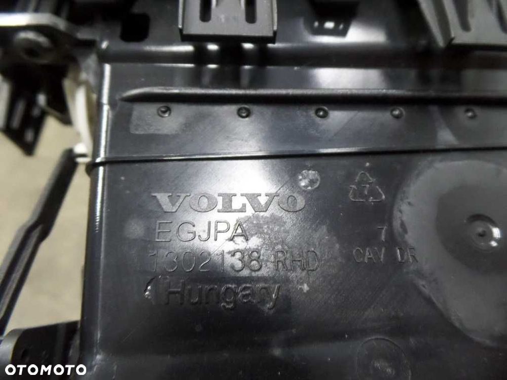 VOLVO S60 II V60 10-17 KRATKA NAWIEWU SRODEK WLACZNIK 1302138 UK - 4