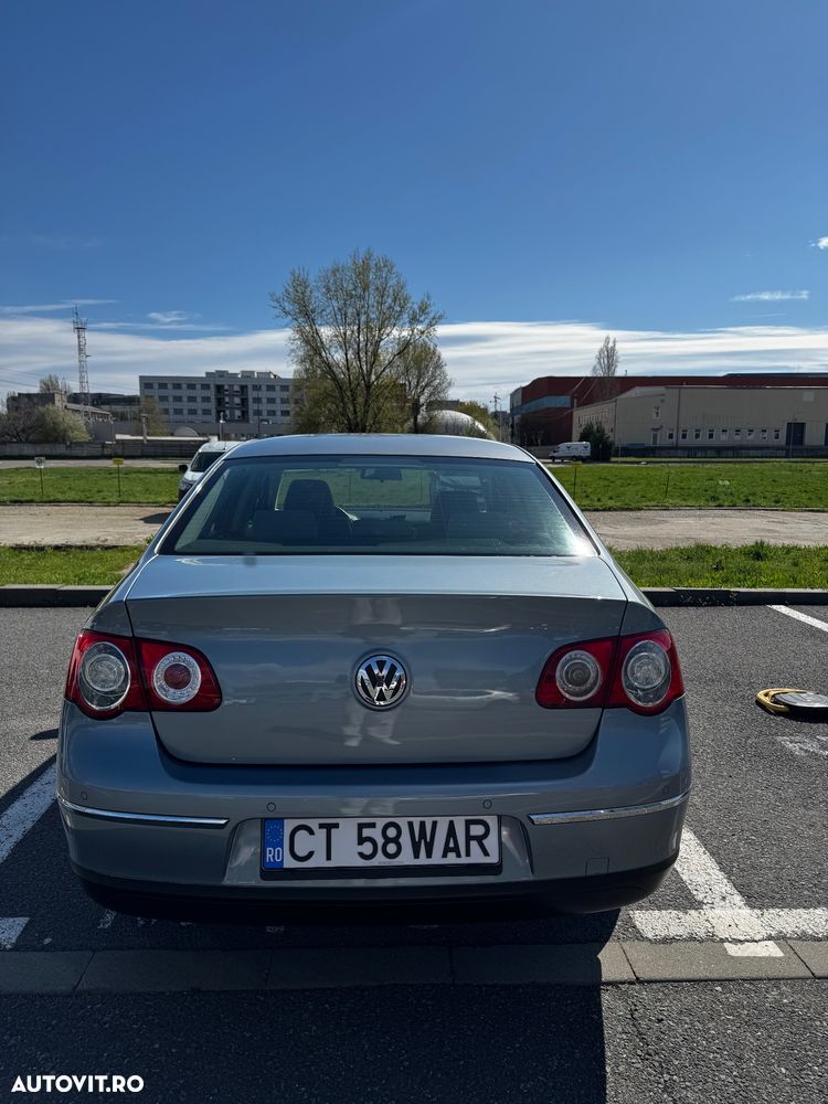 Volkswagen Passat - 4