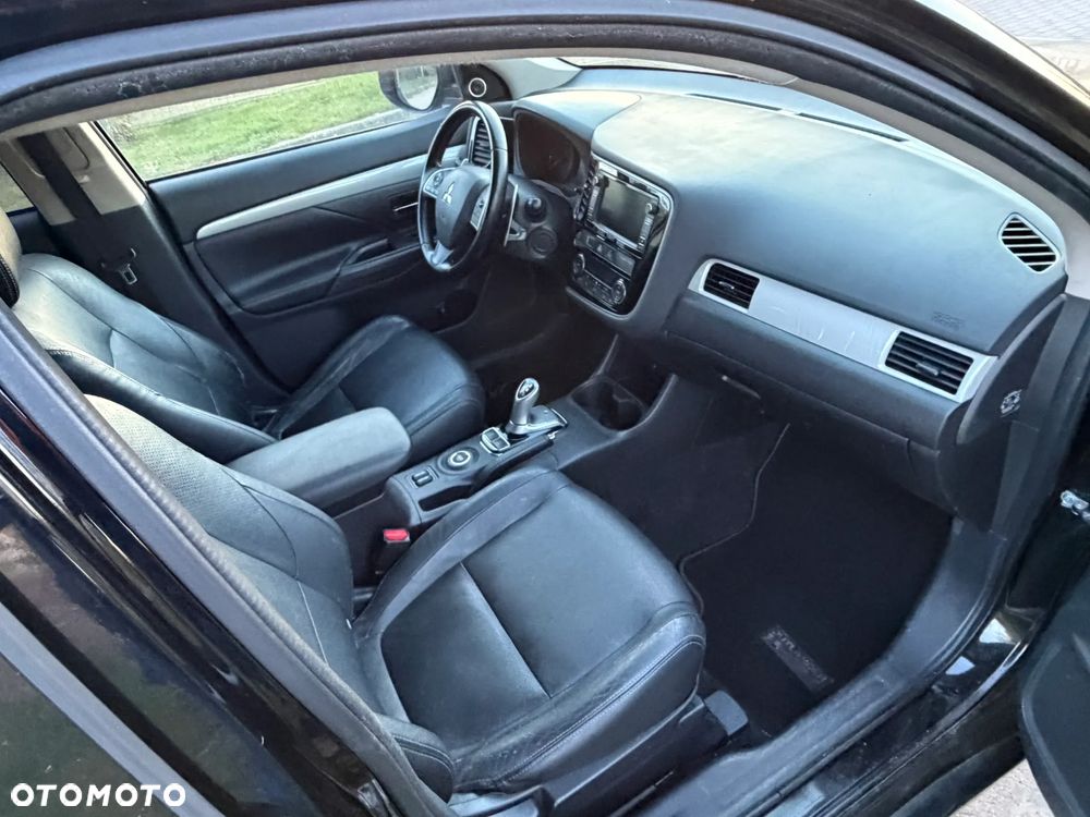 Mitsubishi Outlander 2.0 4WD Plus - 11