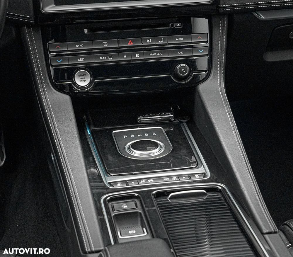 Jaguar F-Pace D200 AWD S - 20
