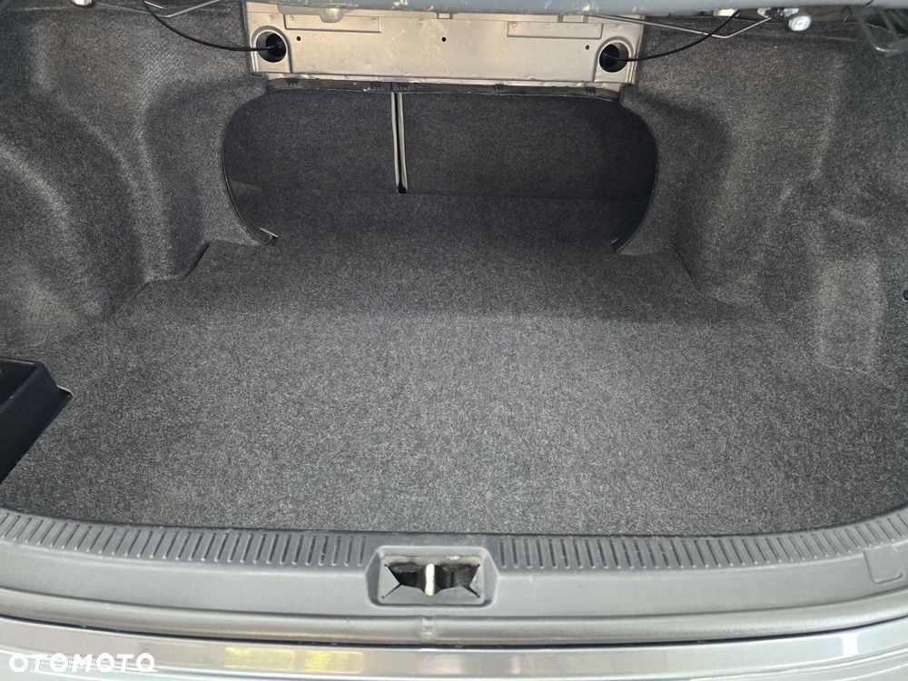 Toyota Camry - 31