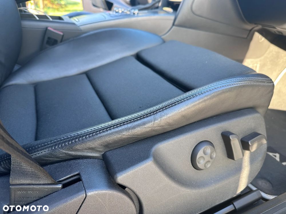 Audi A6 Avant 4.2 quattro tiptronic - 24