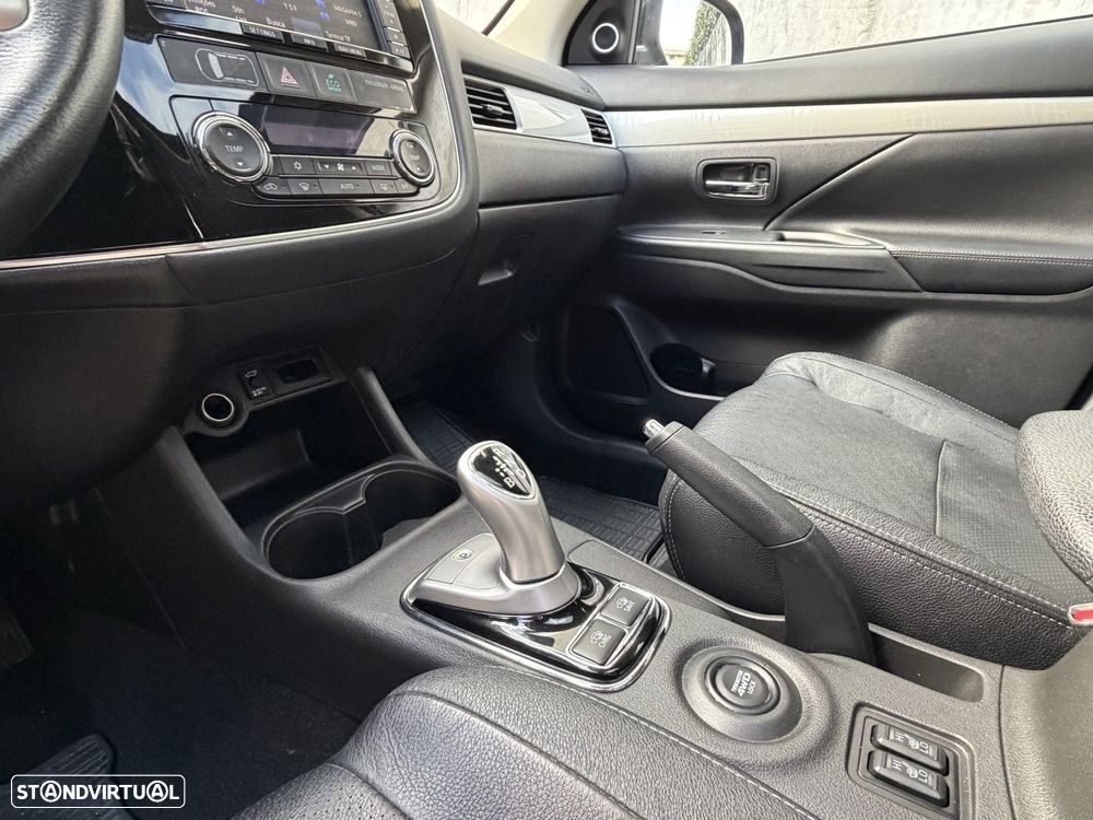 Mitsubishi Outlander 2.0 PHEV Intense Navi - 13