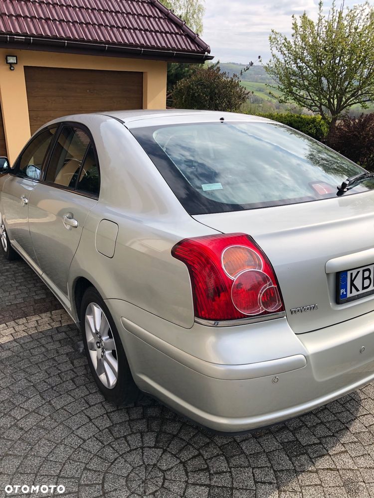 Toyota Avensis 2.0 D-4D - 7