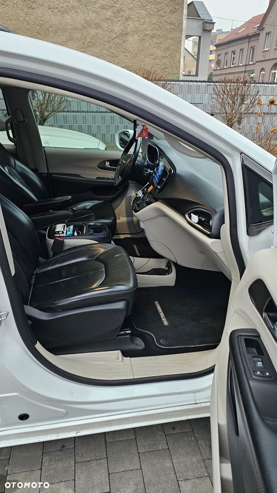 Chrysler Pacifica - 14