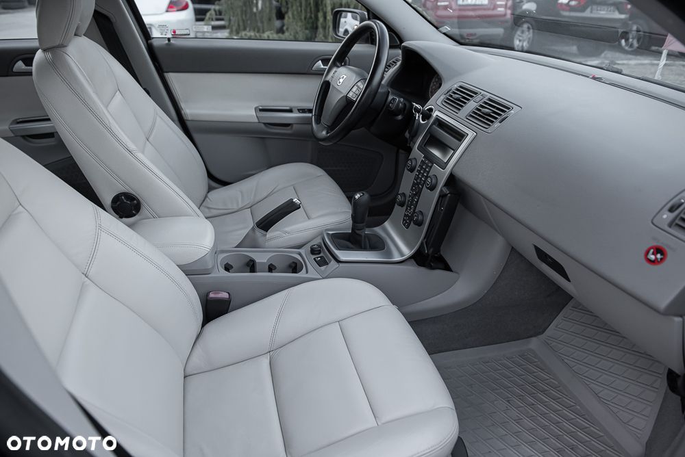 Volvo V50 T5 Momentum - 20