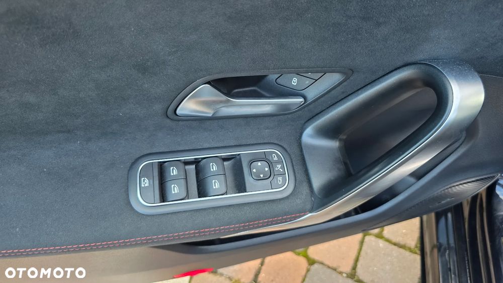 Mercedes-Benz CLA AMG 35 4-Matic 7G-DCT - 28