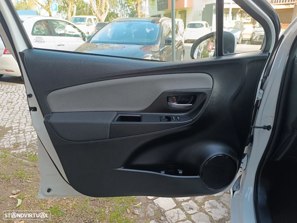 Toyota Yaris 1.5 HSD Comfort+Navi - 10