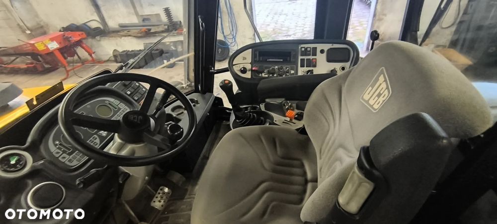 JCB FASTRAC 3230 - 4