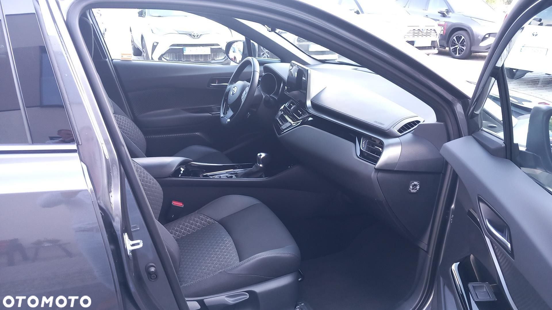 Toyota C-HR - 12