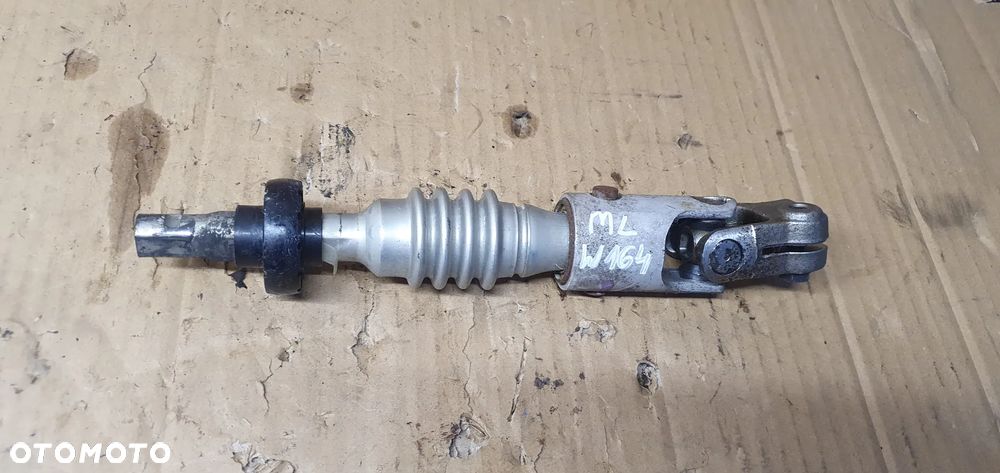 Krzyżak kolumny kierowniczej Mercedes ML W164 - 1