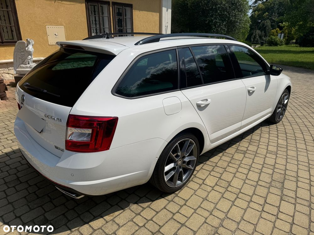 Skoda Octavia Combi 2.0 TDI DSG RS - 9