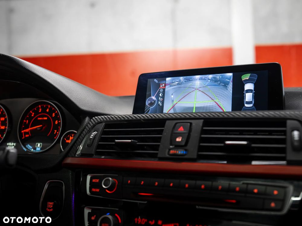 BMW Seria 3 335i Sport Line - 31