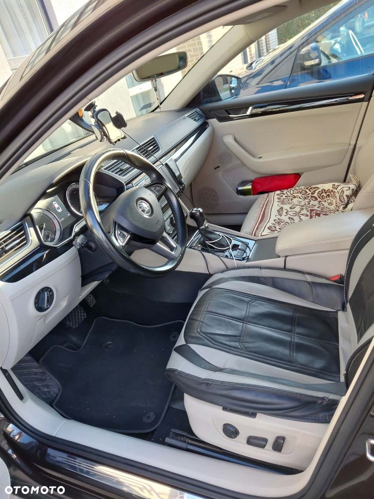 Skoda Superb 2.0 TDI 4x4 L&K DSG - 10
