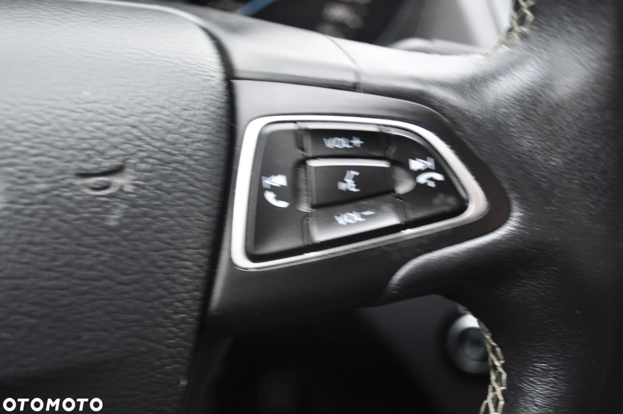 Ford Kuga 1.5 EcoBoost 2x4 Titanium - 13