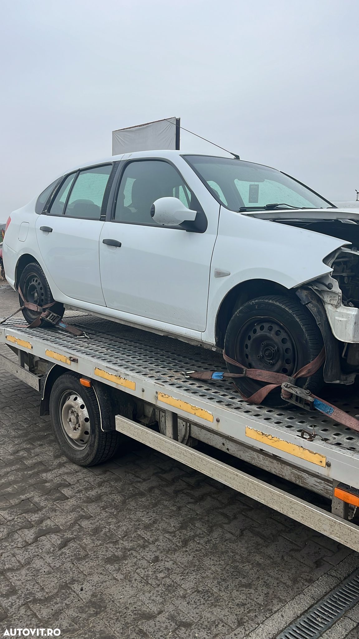 Dezmembram Clio Thalia 1.5 DCI din 2010 - 1