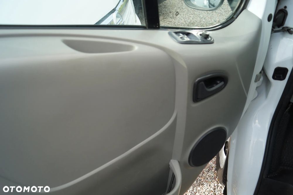 Opel VIVARO - 23