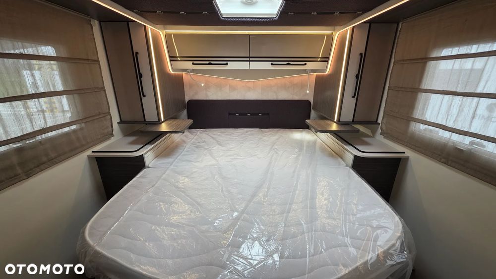 McLOUIS NEVIS 879 - INTEGRA - KAMPER - 23