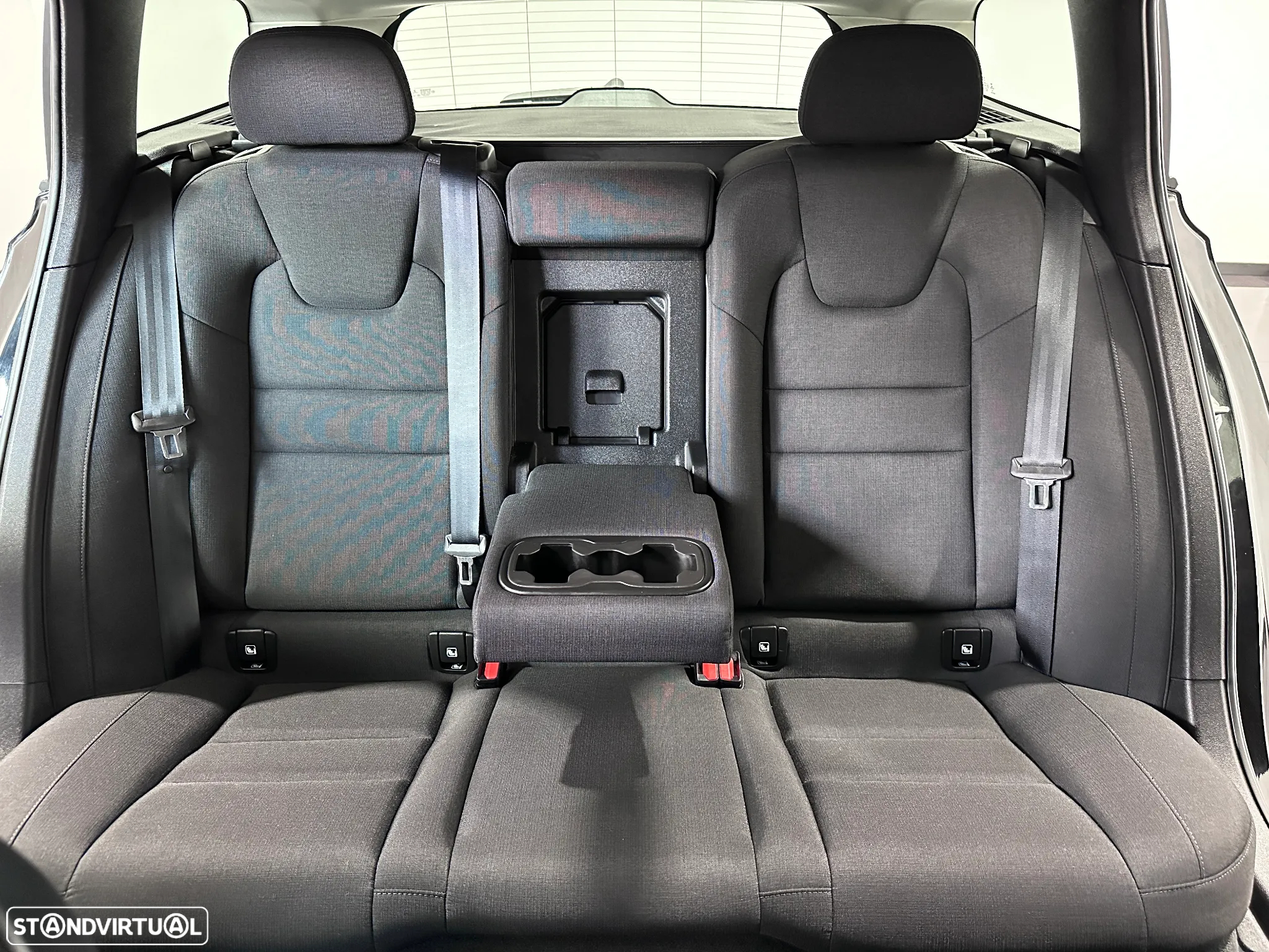 Volvo V60 2.0 B4 Momentum Geartronic - 7
