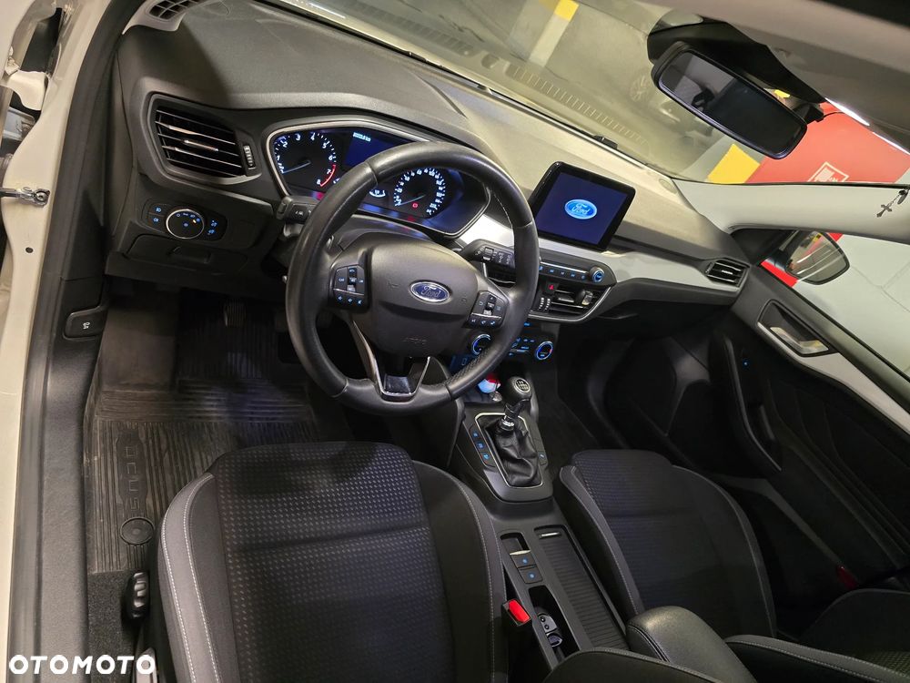 Ford Focus 1.0 EcoBoost Trend Edition - 9