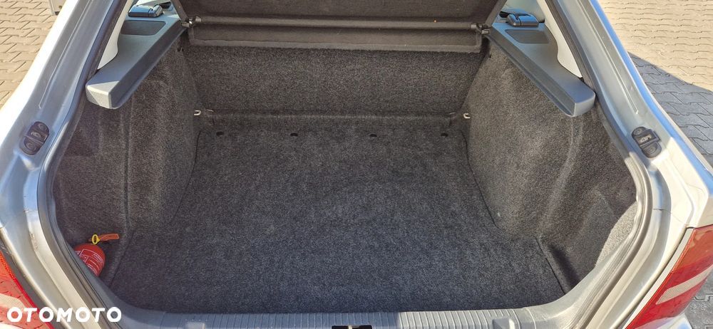 Skoda Octavia 1.6 LX - 12