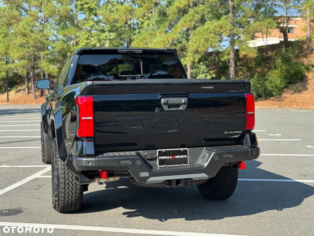 Toyota Tacoma - 4