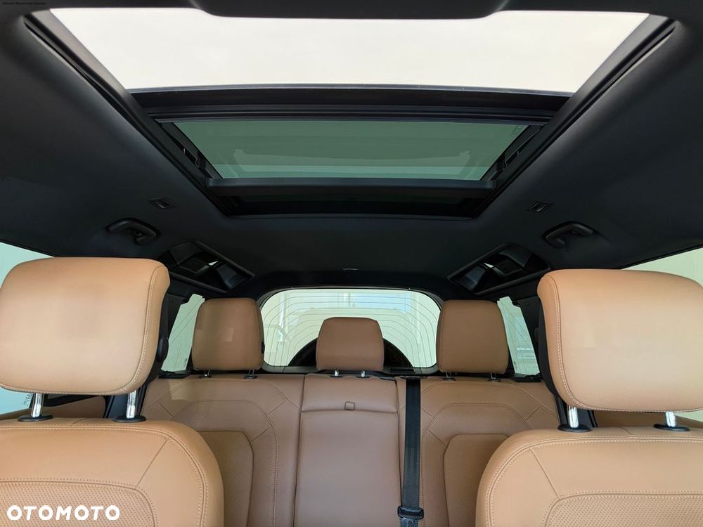 Land Rover Defender - 12