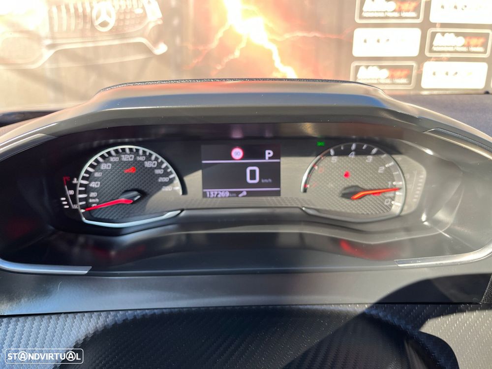 Peugeot 2008 1.5 BlueHDi Allure EAT8 - 22