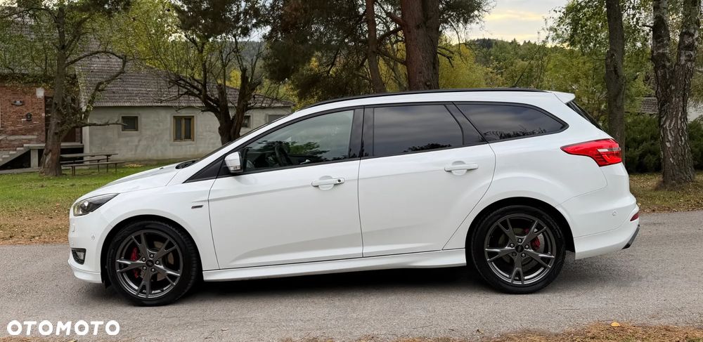 Ford Focus 1.5 EcoBoost ST-Line - 12