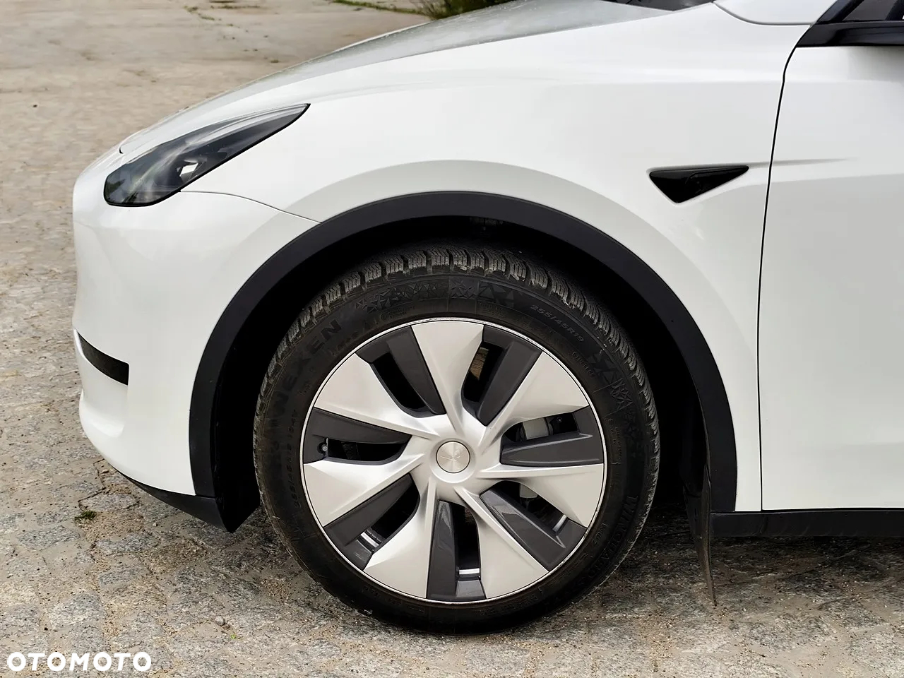 Tesla Y Long Range RWD - 13