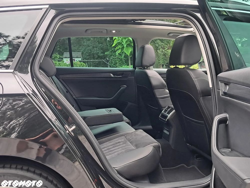 Skoda Superb 2.0 TDI DSG Premium Edition - 33