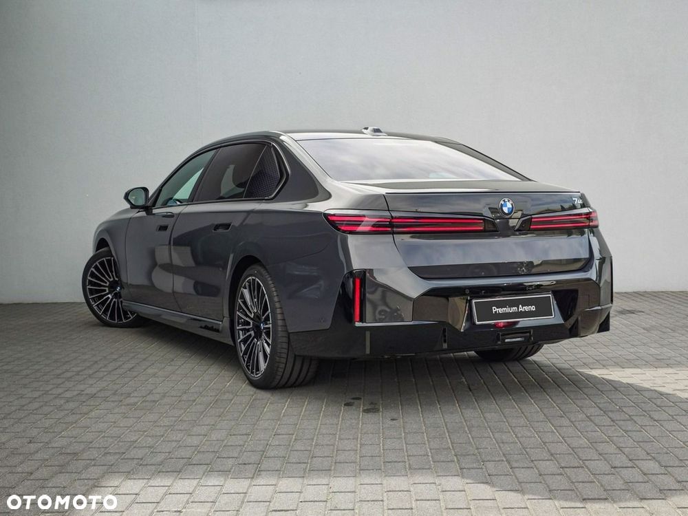 BMW Seria 7 - 8