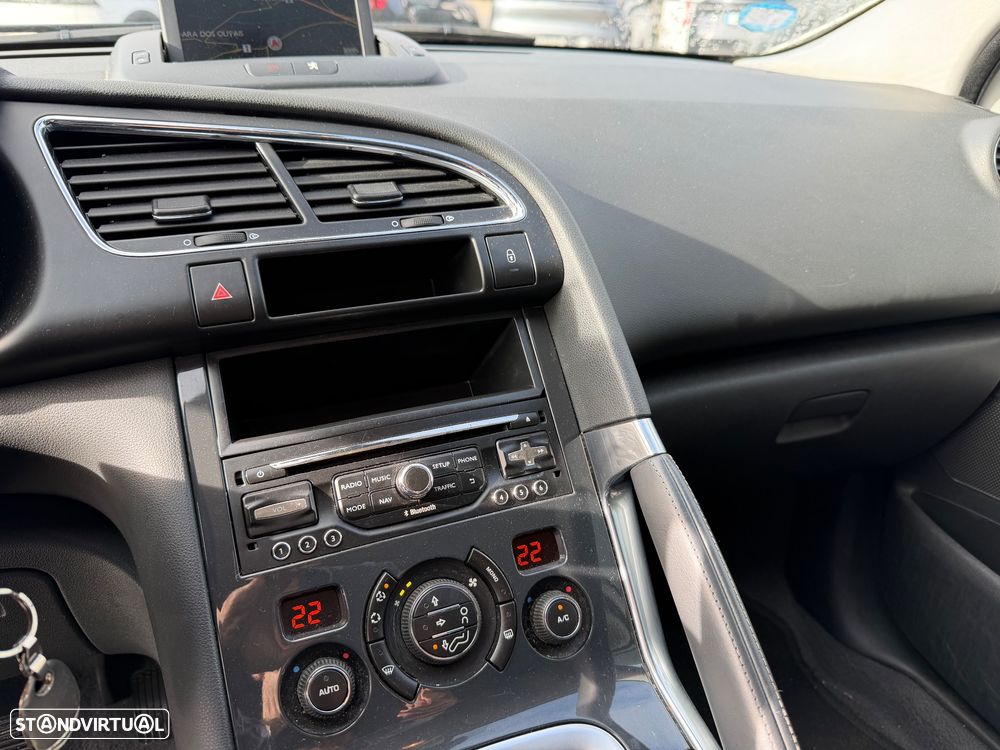 Peugeot 3008 2.0 HDi Hybrid4 - 11