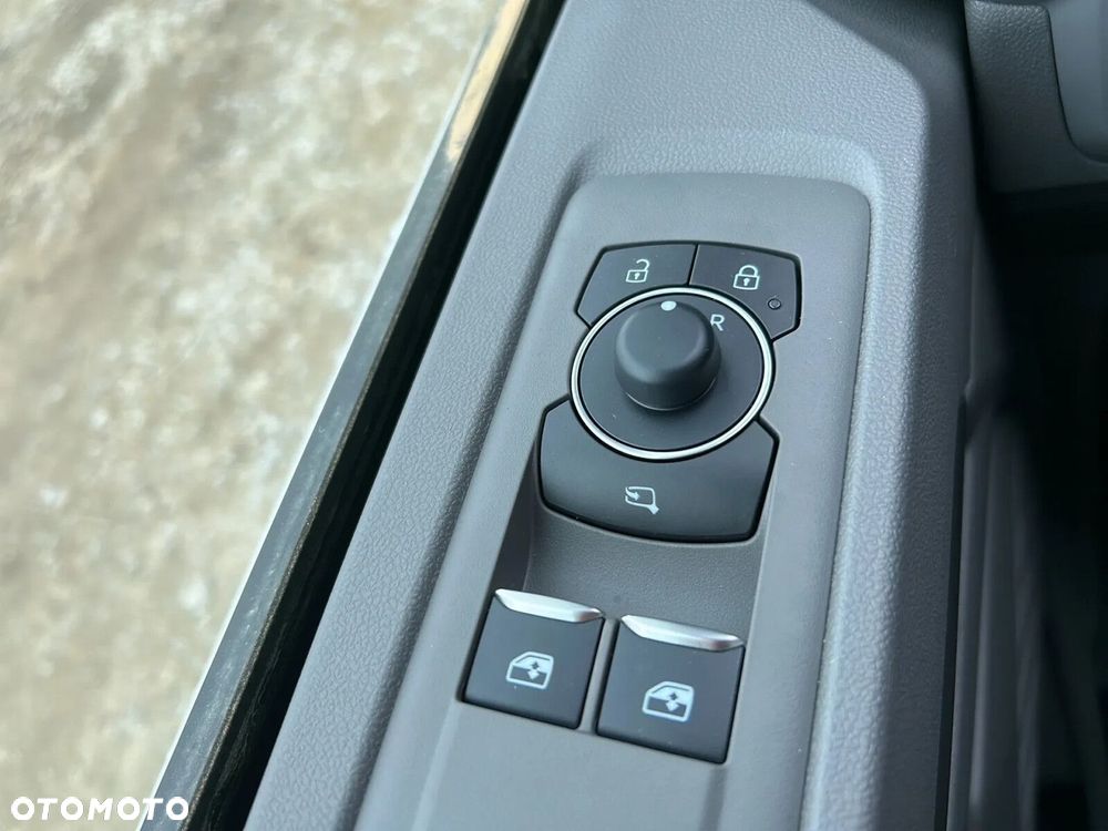 Volkswagen Caravelle - 29