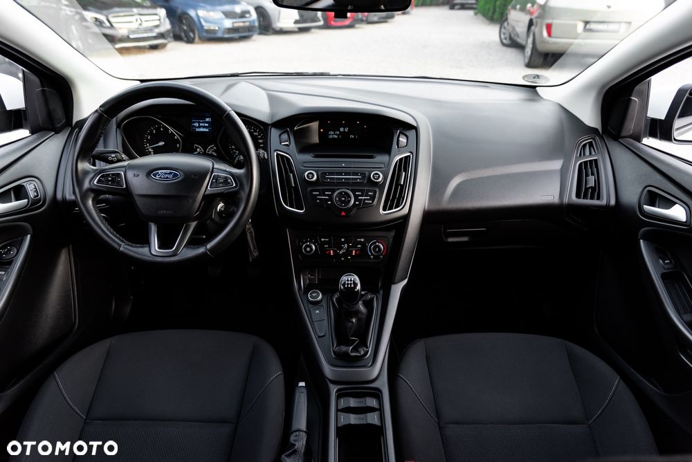 Ford Focus 1.0 EcoBoost Trend - 29