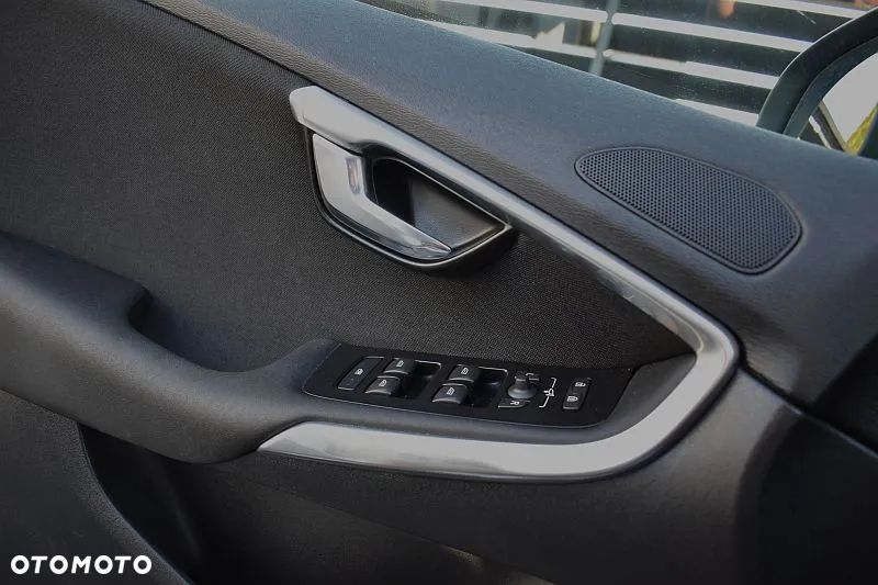 Volvo V40 T2 Geartronic Momentum - 19