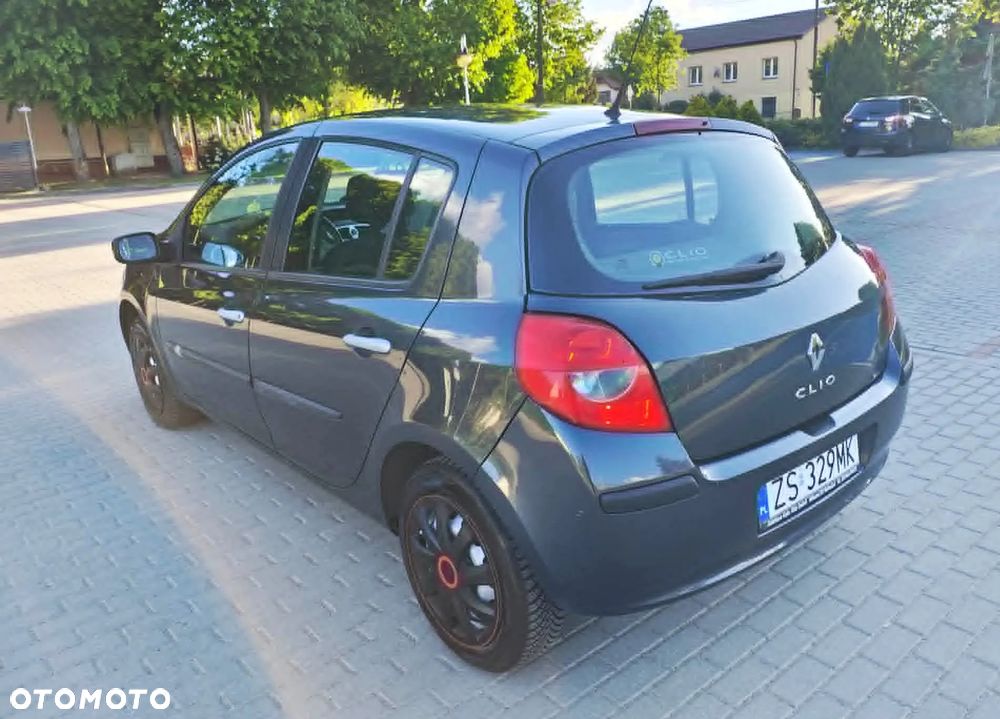 Renault Clio 1.2 16V Confort Authentique - 20