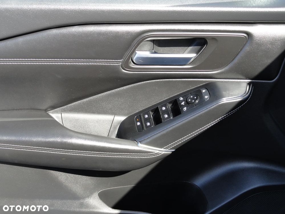 Nissan Qashqai 1.3 DIG-T MHEV N-Connecta - 24