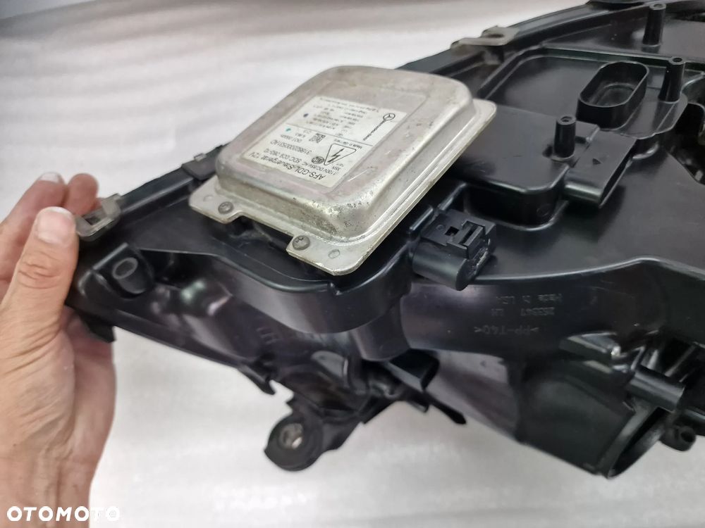 MERCEDES ML W164 LIFT 08-11 LAMPA KOMPLETNA LEWA BI-XENON SKRĘTNY  NR A1648205861 / OKULAR LEWY / BŁOTNIK LEWY SREBRNY KOD LAKIERU , KOLORU PRAWDOPODOBNIE 775 / ZAWIAS MASKI PRAWY NR A2518800428 , LEWY NR A2518800328 / DOLNA BELKA / STREFA ZGNIOTU LEWA , PRAWA / PODSZYBIE NR A1648800228 / ZBIORNICZEK SPRYSKIWACZY POD SPRYSKI NR A1648690520 , NR AUKCJI ML - 4