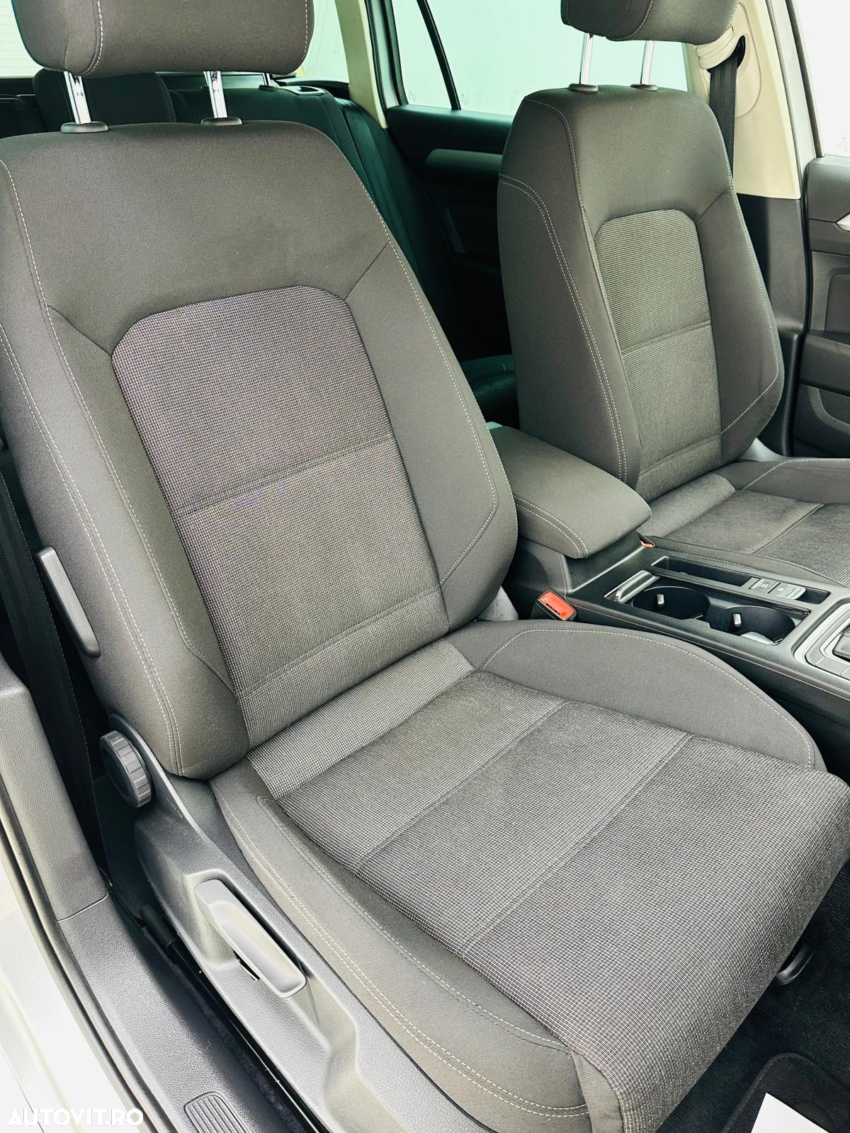 Volkswagen Passat Variant 1.6 TDI SCR DSG - 13