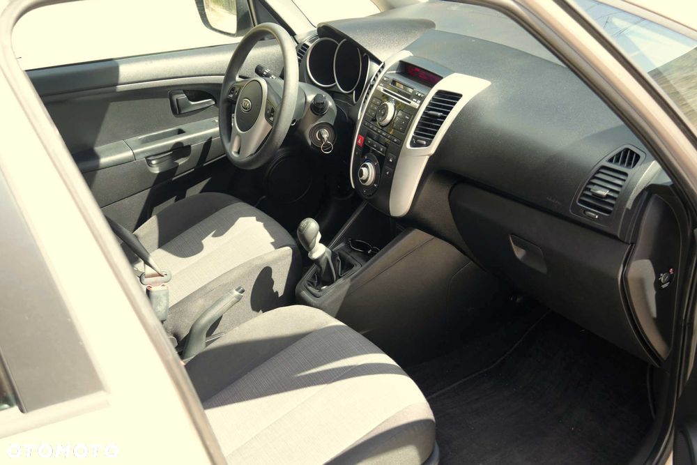 Kia Venga 1.4 CVVT Dream-Team Edition - 26